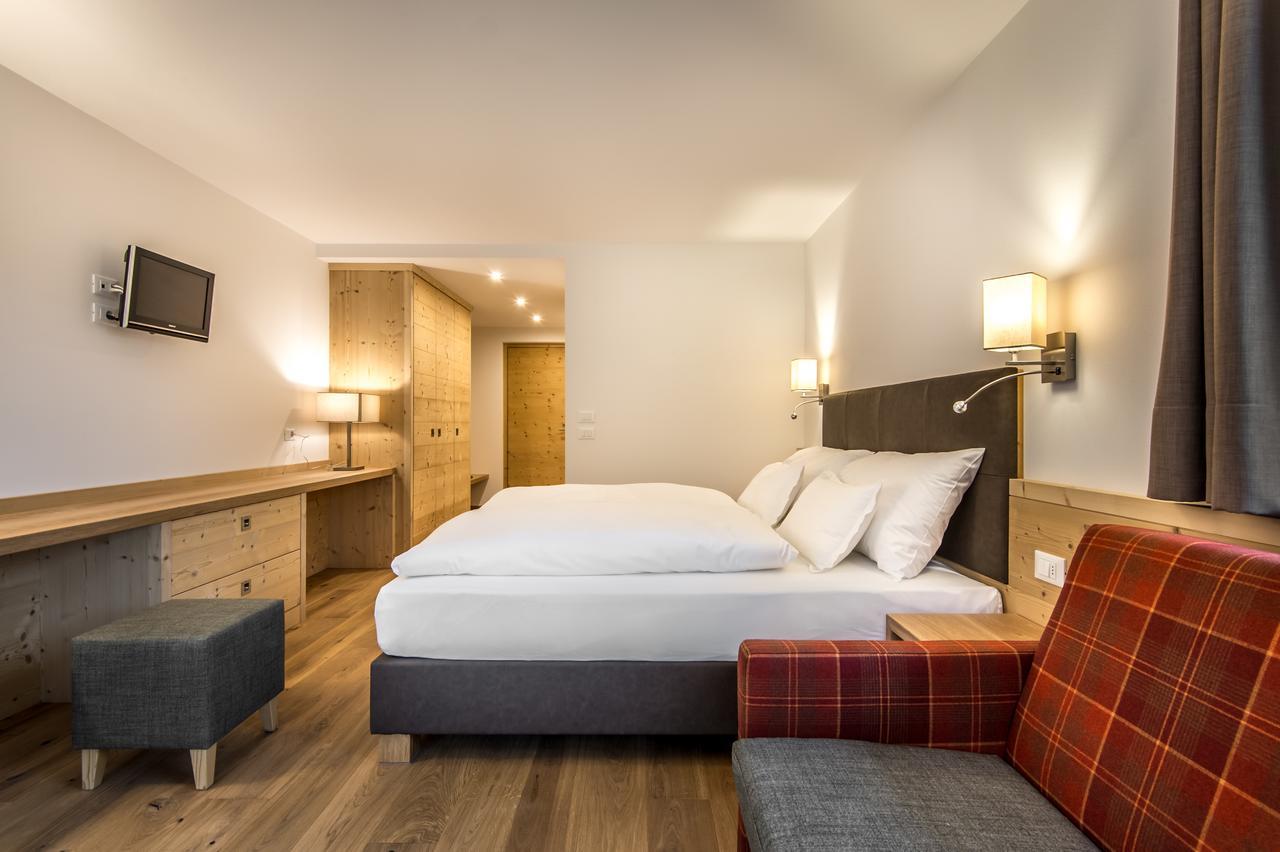 Garni Larix Hotel โคลฟอสโก ภายนอก รูปภาพ